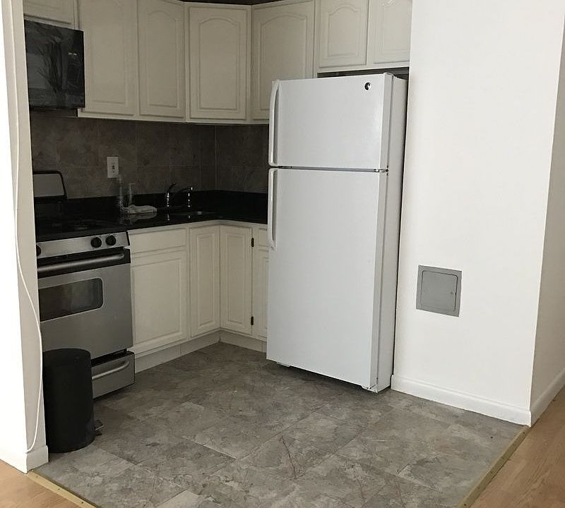 1st image of 196 Park Row #4E