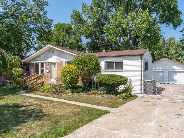 19439 Heckman St, Clinton Township, MI 48035
