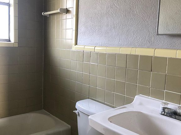 5th image of 2819 Holmes St #201