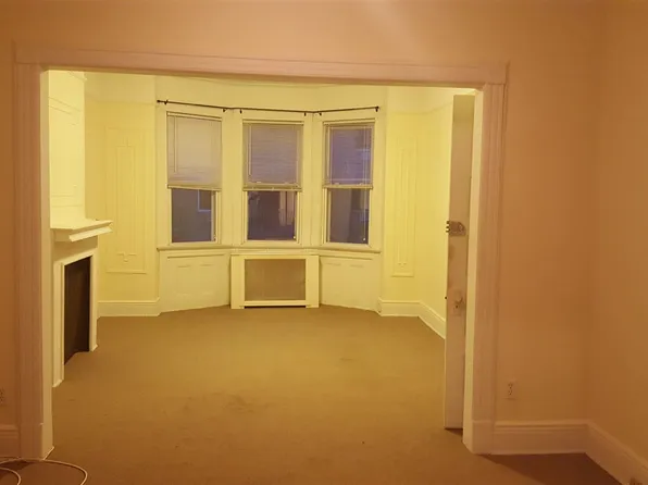 3041 36th St, Astoria, NY 11103