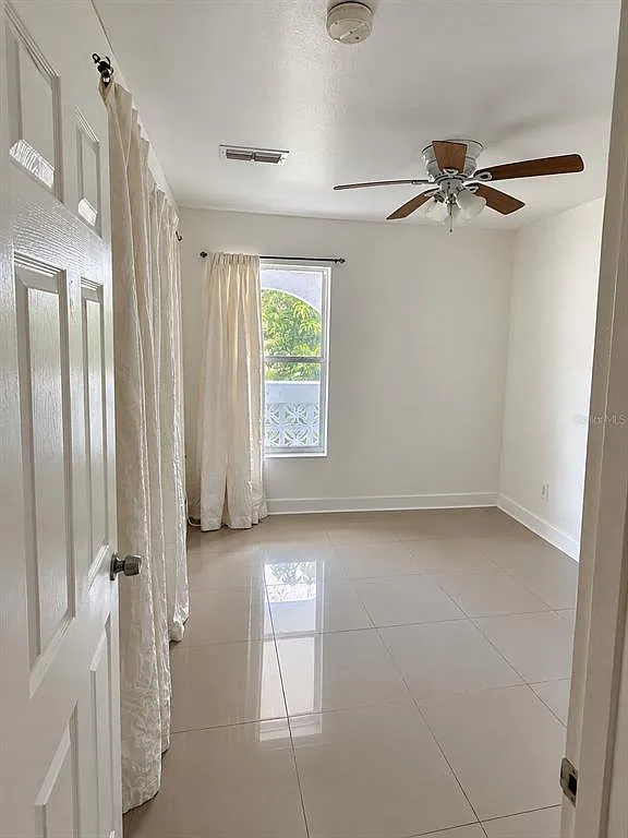 4 bed, 1.5 bath, 1175 sqft, $2,400 — Photo 4