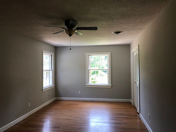 3rd image of 2921 Wellington Dr