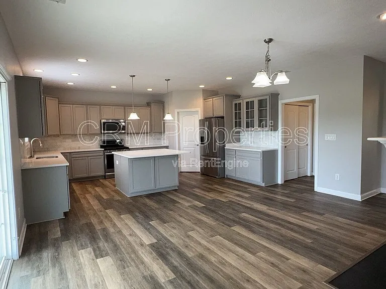6311 Burgin Dr — Photo 17
