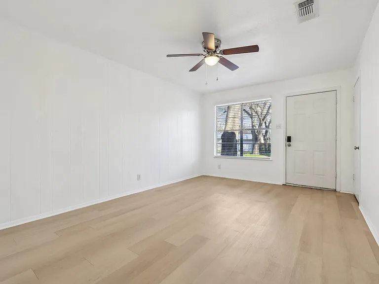 418 Sarah St #B — Photo 4