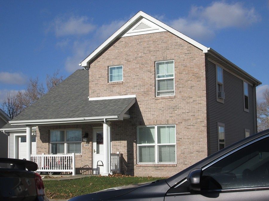 2nd image of 1205 E Washington St
