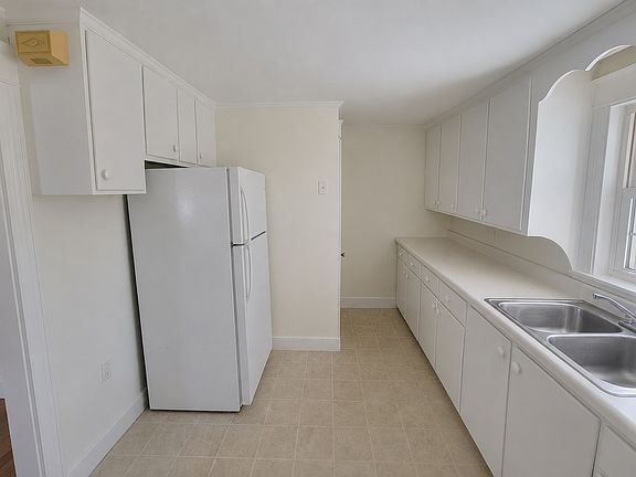 5th image of 73 Clemons St