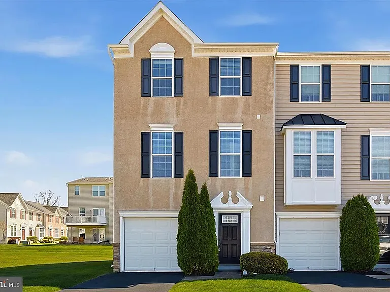 111 Sandpiper Ct — Photo 2