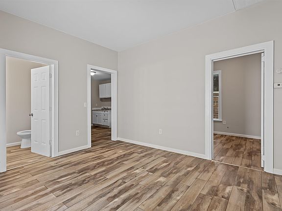 5th image of 321 S Main St