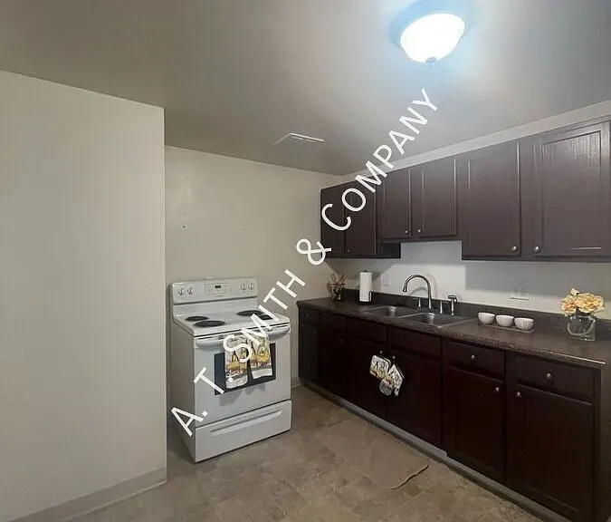1292 Benton St — Photo 2