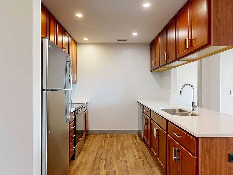 Midtown Crossing Apartments — Photo 80