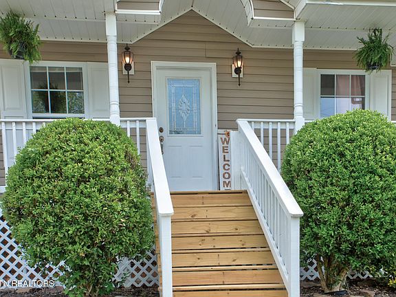 3rd image of 292 Sweet Springs Rd