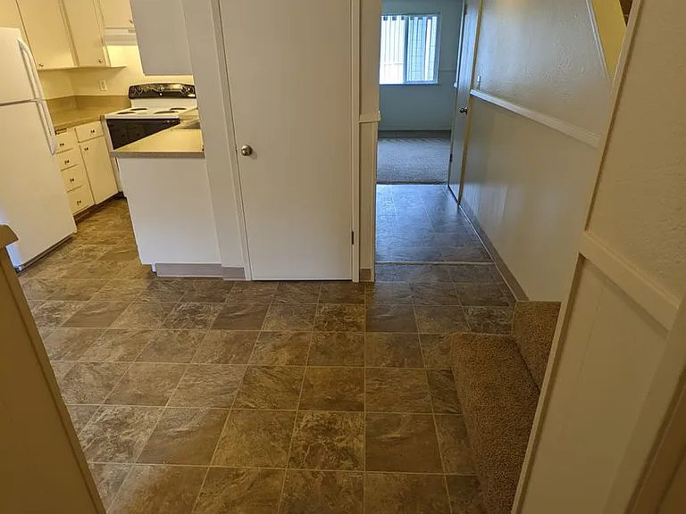 Royal Crest Townhomes — Photo 40