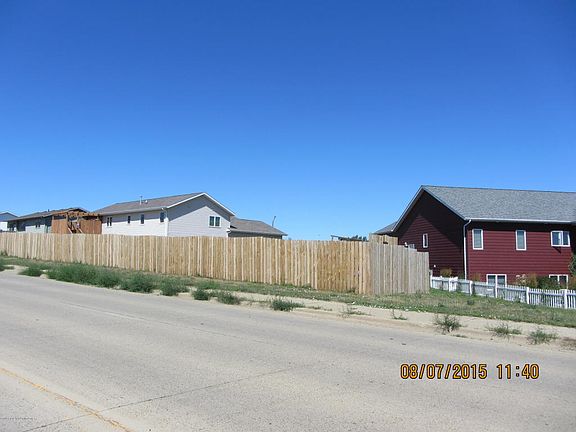 5th image of 629 Jade St