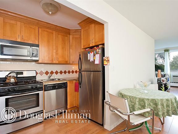 4th image of 5800 Arlington Ave APT 3O