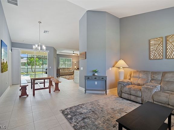 3rd image of 825 SE 5th Pl