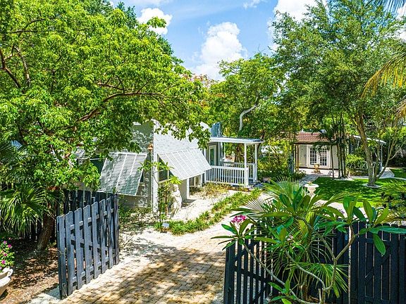 5th image of 1425 SW 8th Court