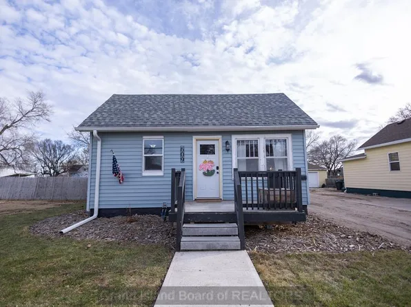 609 E 27th St, Kearney, NE 68847