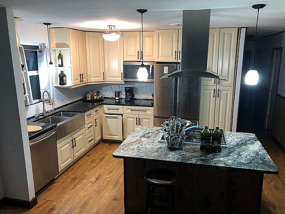 3rd image of 502 E Charleston Ave
