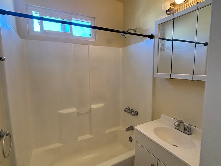 1513 W 28th St #7 — Photo 13