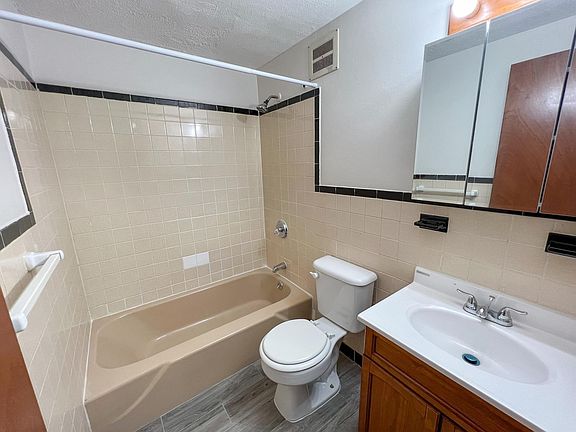 4th image of 180 Bond St APT B2