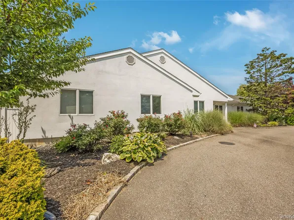 6 Twilight Court, Melville, NY 11747