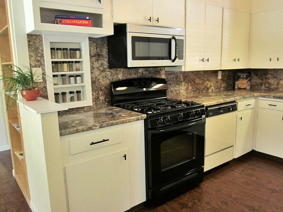 1st image of 3201 Cordova Dr