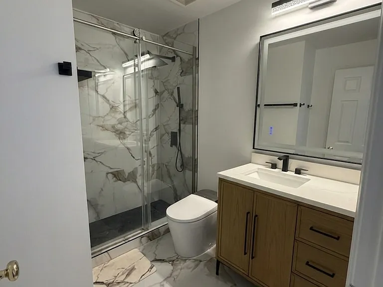 22694 Lamoreaux Landing Sq — Photo 8