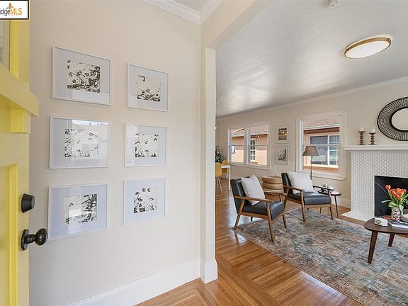 5th image of 8031 Dowling St