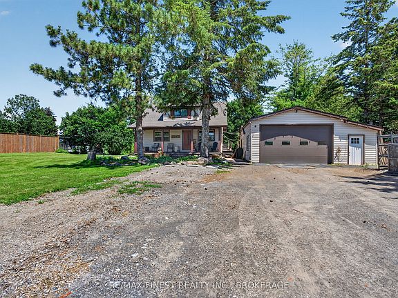 3rd image of 2270 McIvor Rd