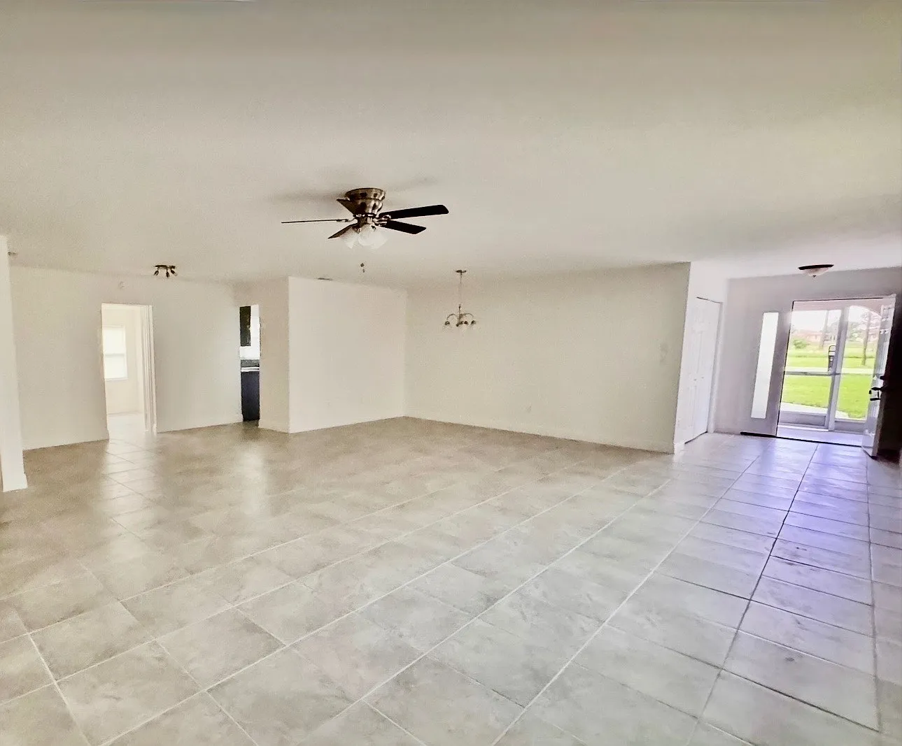 3 bed, 2.5 bath, 1572 sqft, $1,900 — Photo 4