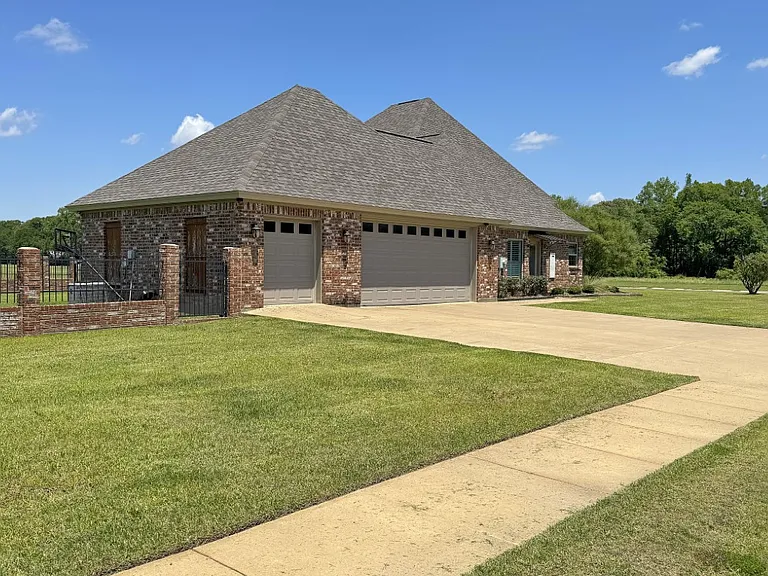 210 Bayou Trace Dr — Photo 4