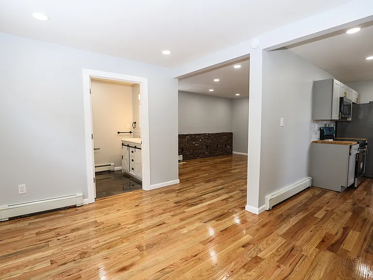 562 Peacock St #1 — Photo 5