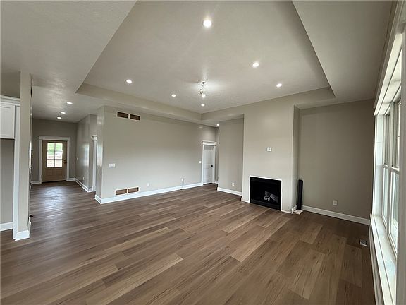 5th image of 136 Huckleberry Rd