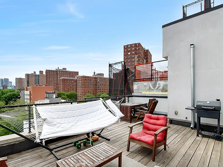 315 Franklin Ave #4F — Photo 13