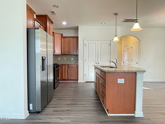 5th image of 706 Treviso Ln