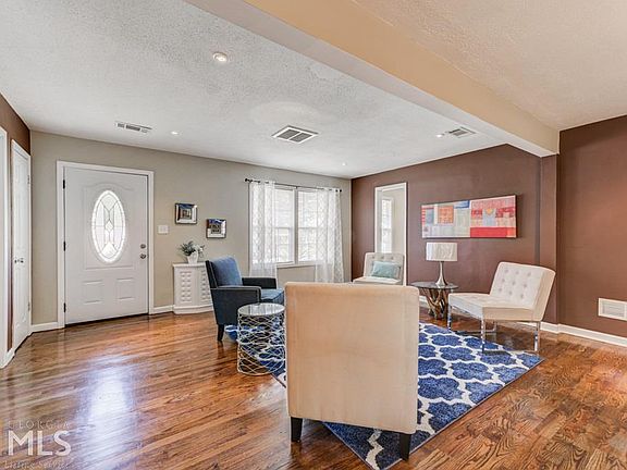 4th image of 4203 English Oak Dr