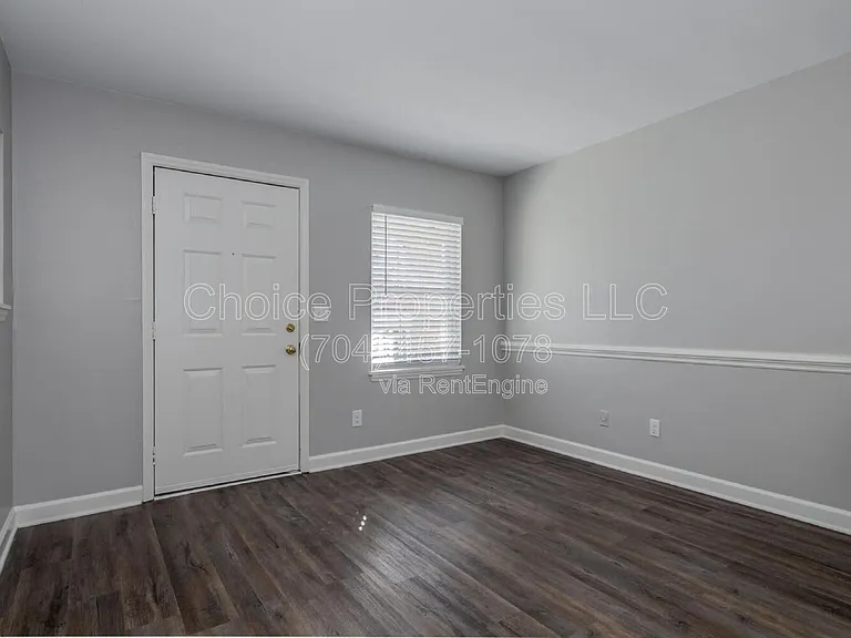 406 W 9th St #203 — Photo 2