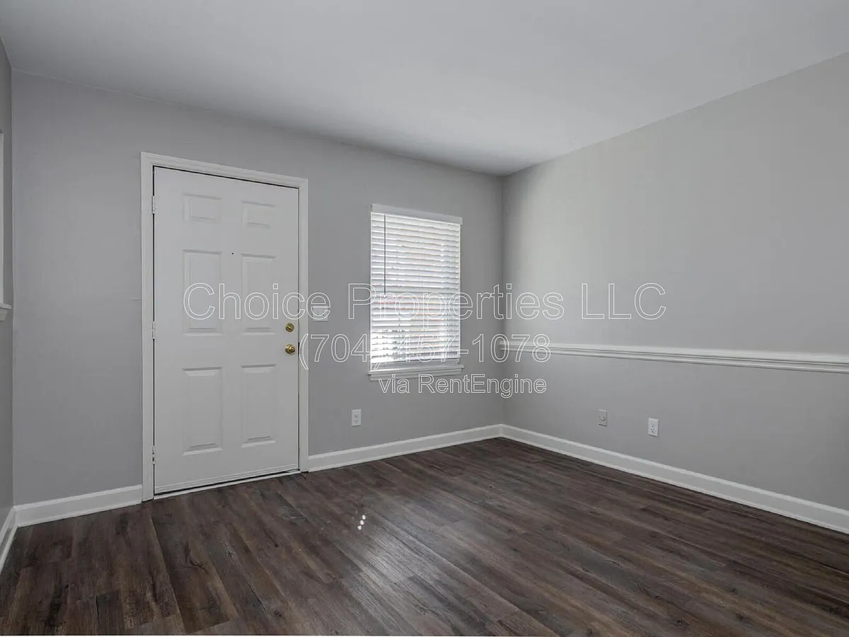 Building Photo - 406 W 9th St #203