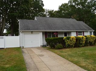 1279 Waverly Ave, Farmingville, NY 11738