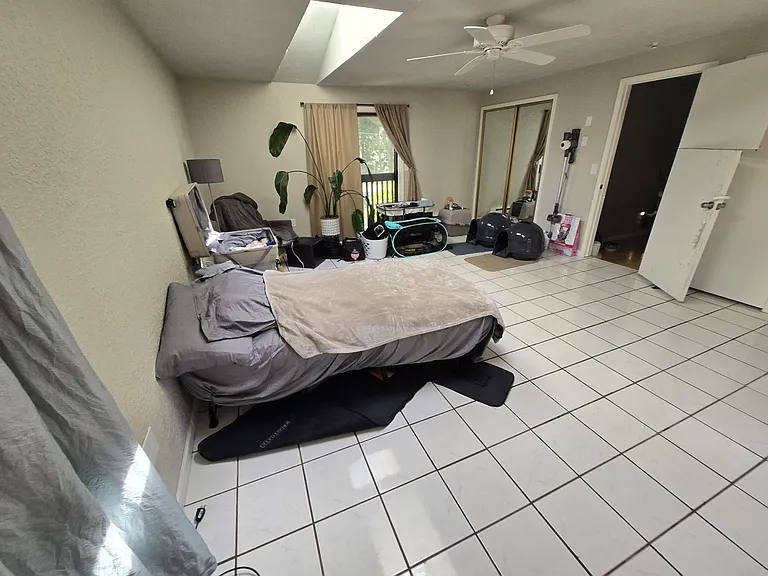 Primary Suite Bedroom. Items to be Removed. (Current Photo)