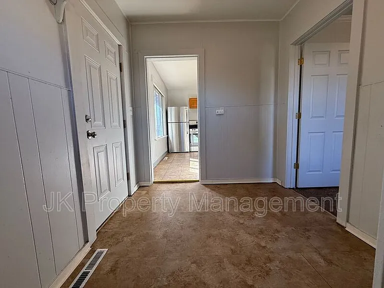 511 33rd St N — Photo 20