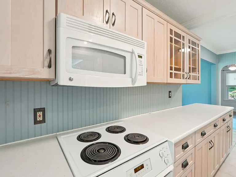 4800 Doris Ave — Photo 8