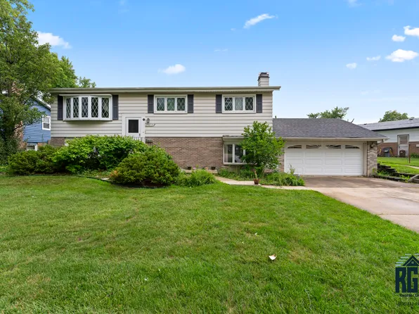 9013 W 91st Pl, Oak Lawn, IL 60457