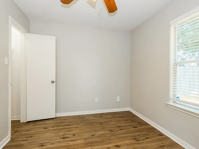 16325 Sun View Ln — Photo 13