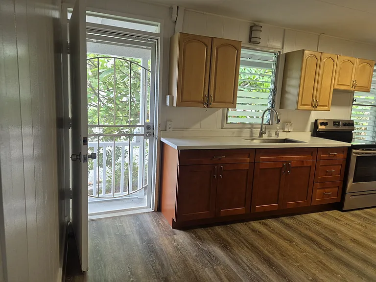 2226 Seaview Ave — Photo 3