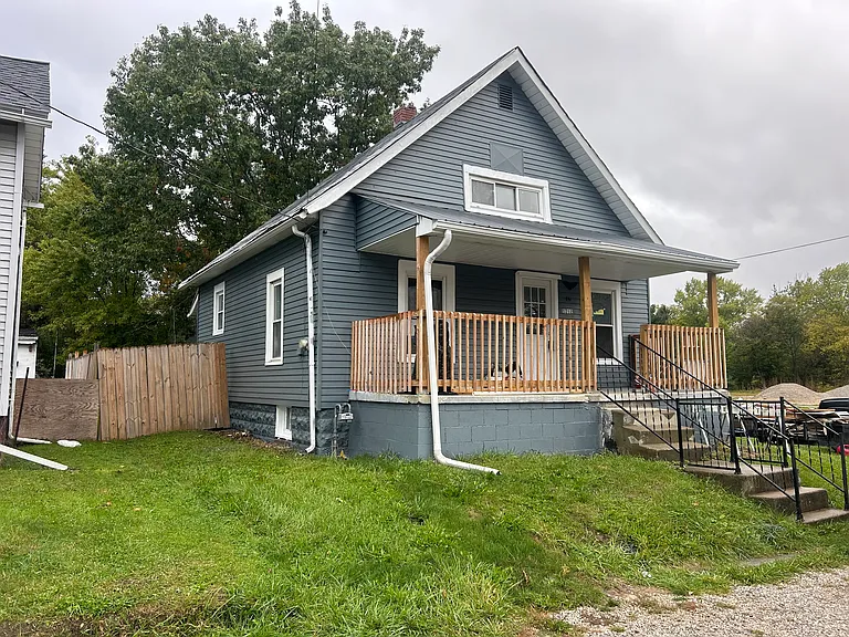 1212 Elm St — Photo 1