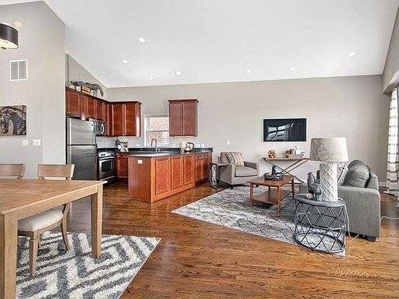 2nd image of 1456 N Greenview Ave APT 3W