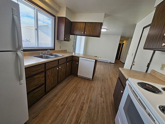 5th image of 2205-2224 Central Pl #2213A