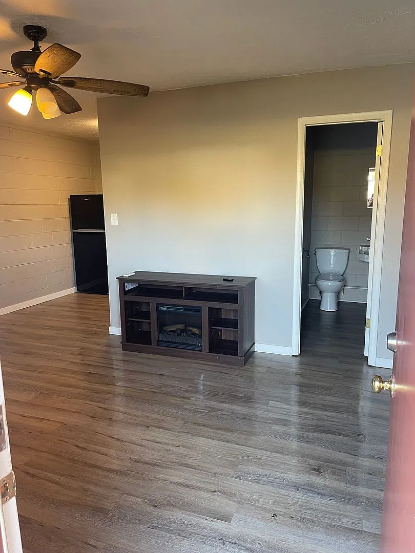 845 S Market Ave, Springfield MO — Photo 1