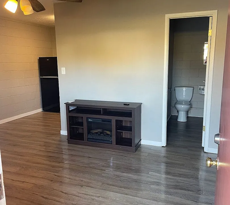 845 S Market Ave